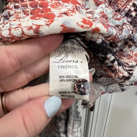 Lovers + Friends White Snakeskin Keyhole Blouse Size Large $128 - Picture 6 of 6